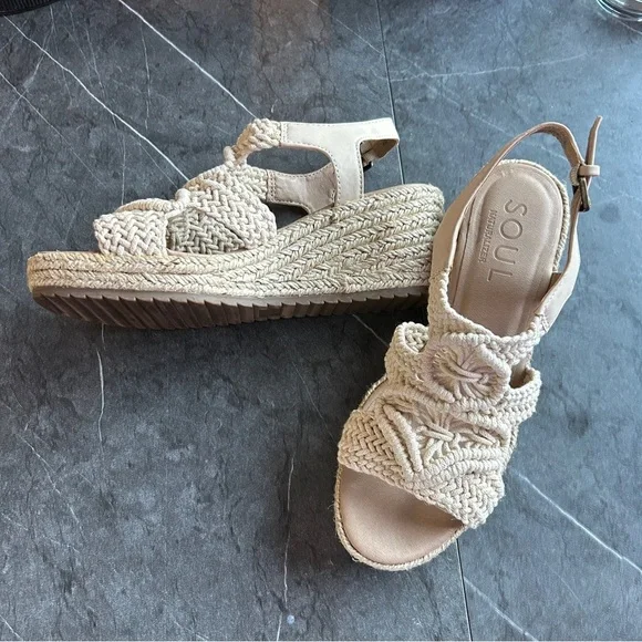 Naturalizer Cream Sandals with Woven Design - Picture 2 of 8